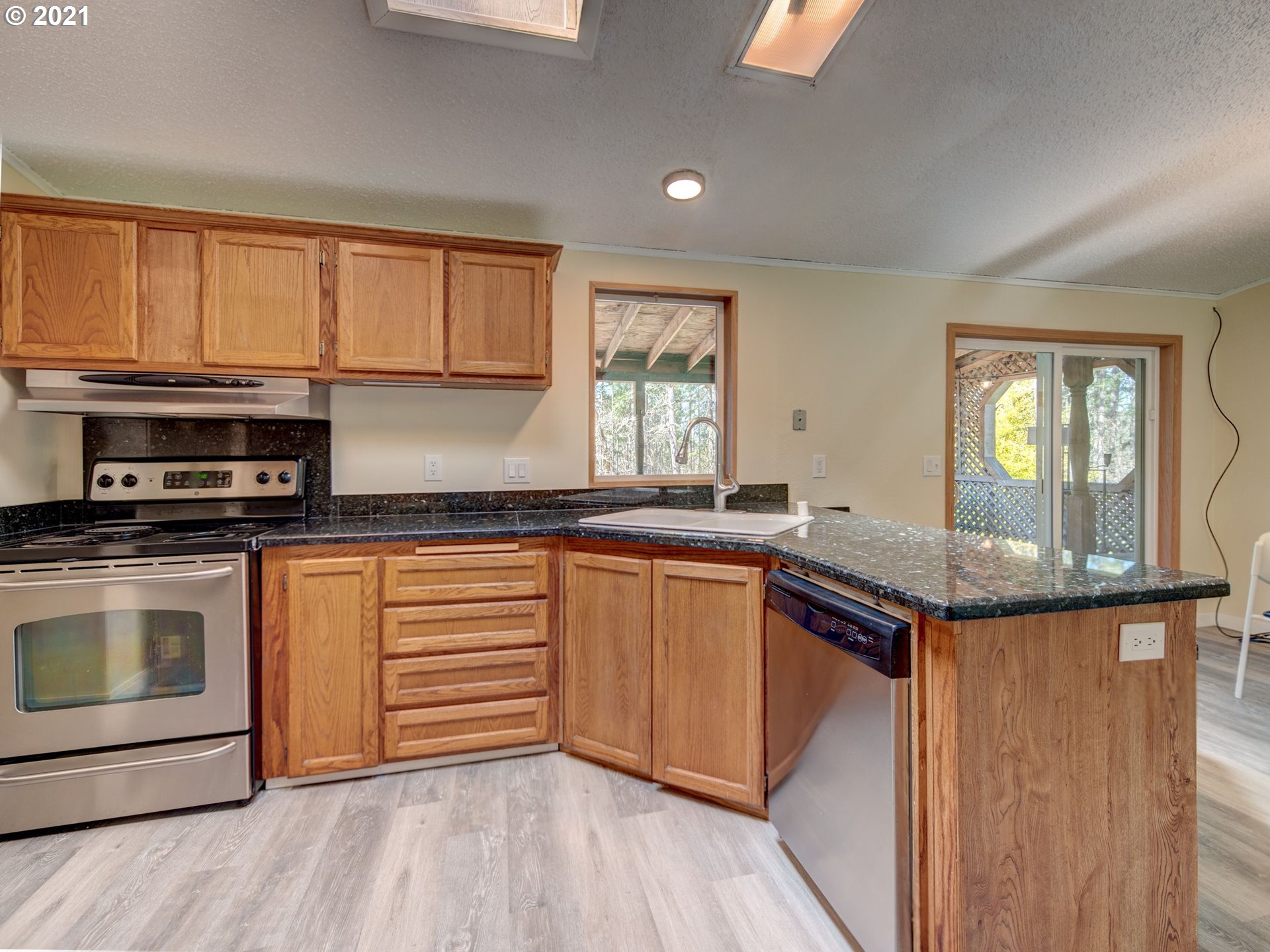 30633 Koinonia Road Eugene, OR 97405 - Photo 7 of 32 Gallery Image 7