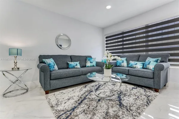 $3,200 | 980 West 45th Place, Unit 1, Hialeah, FL 33012