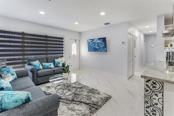 $3,200 | 980 West 45th Place, Unit 1, Hialeah, FL 33012