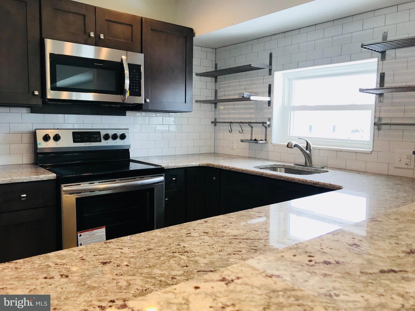 33 Idolstone Road Levittown, PA 19057 - Photo 1 of 11 Gallery Image 1