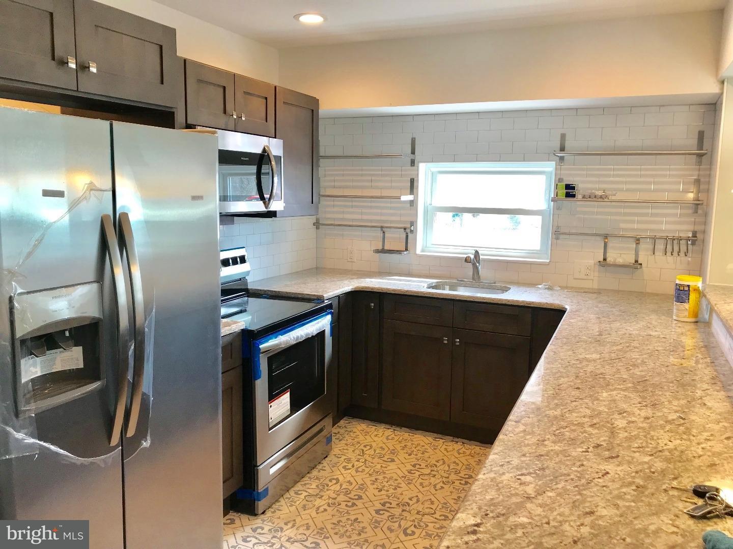 33 Idolstone Road Levittown, PA 19057 - Photo 3 of 11 Gallery Image 3