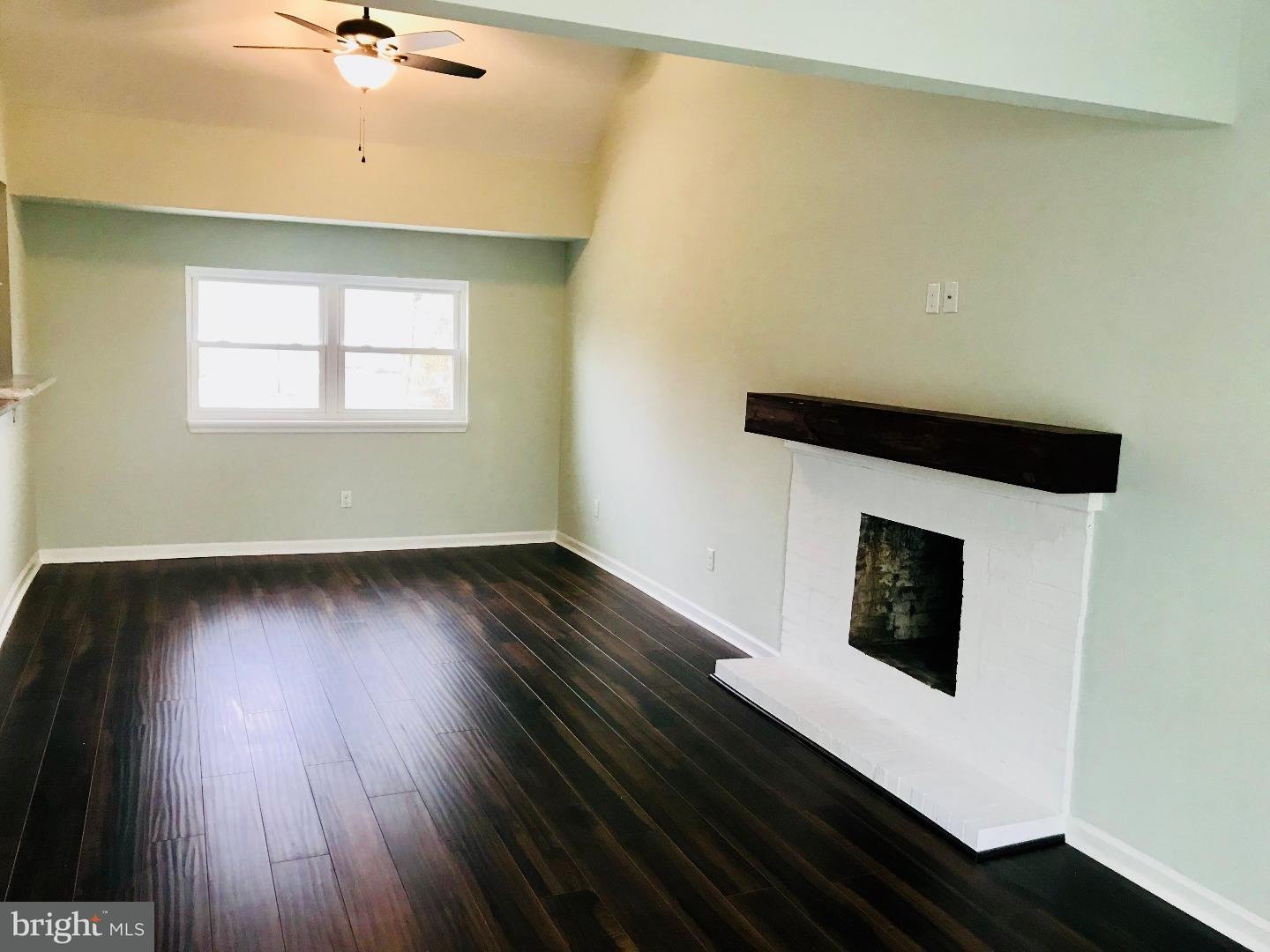 33 Idolstone Road Levittown, PA 19057 - Photo 4 of 11 Gallery Image 4