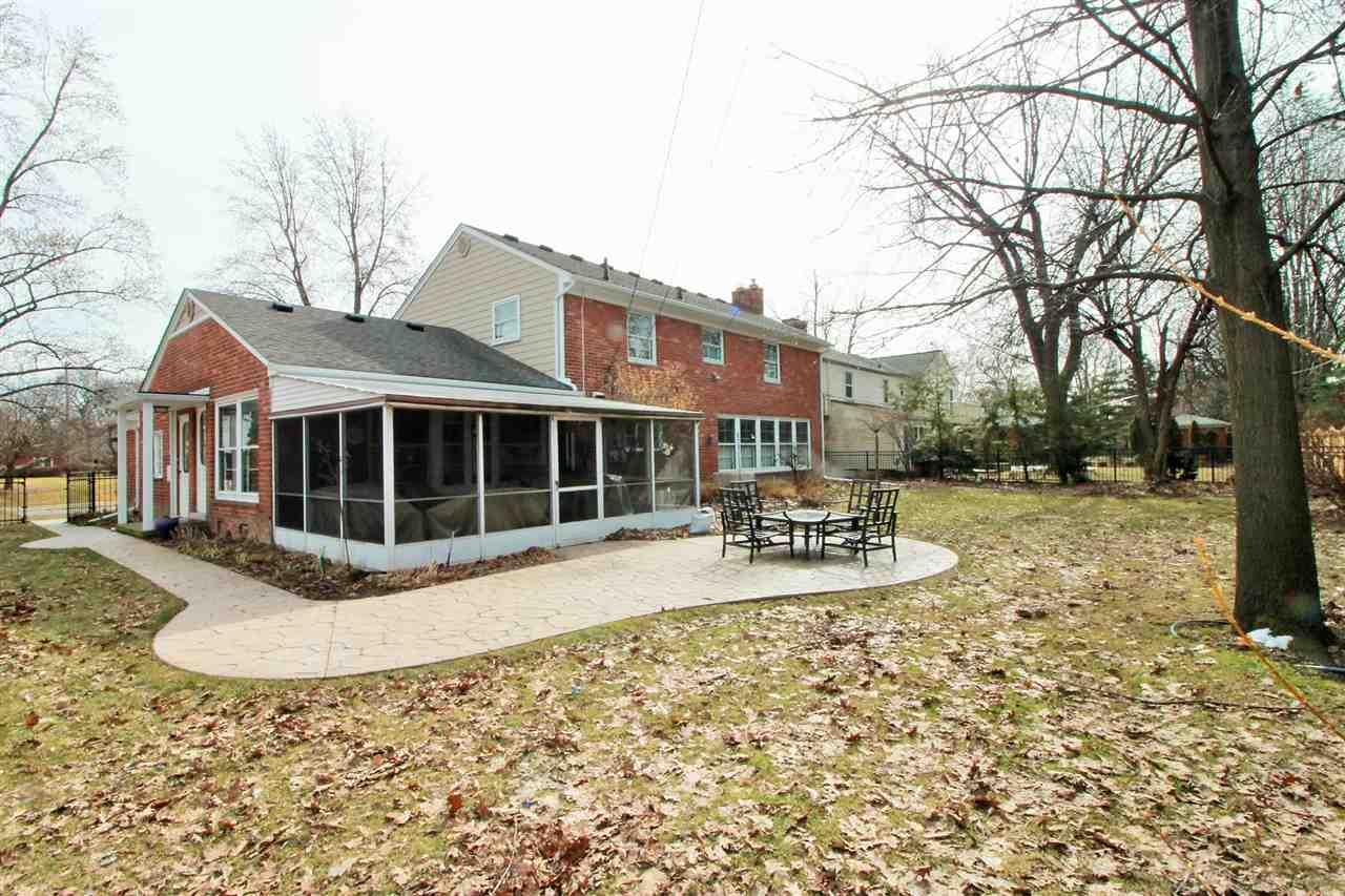 1005 Bedford Road Grosse Pointe, MI 48230 - Photo 41 of 45 31343355-40.JPG