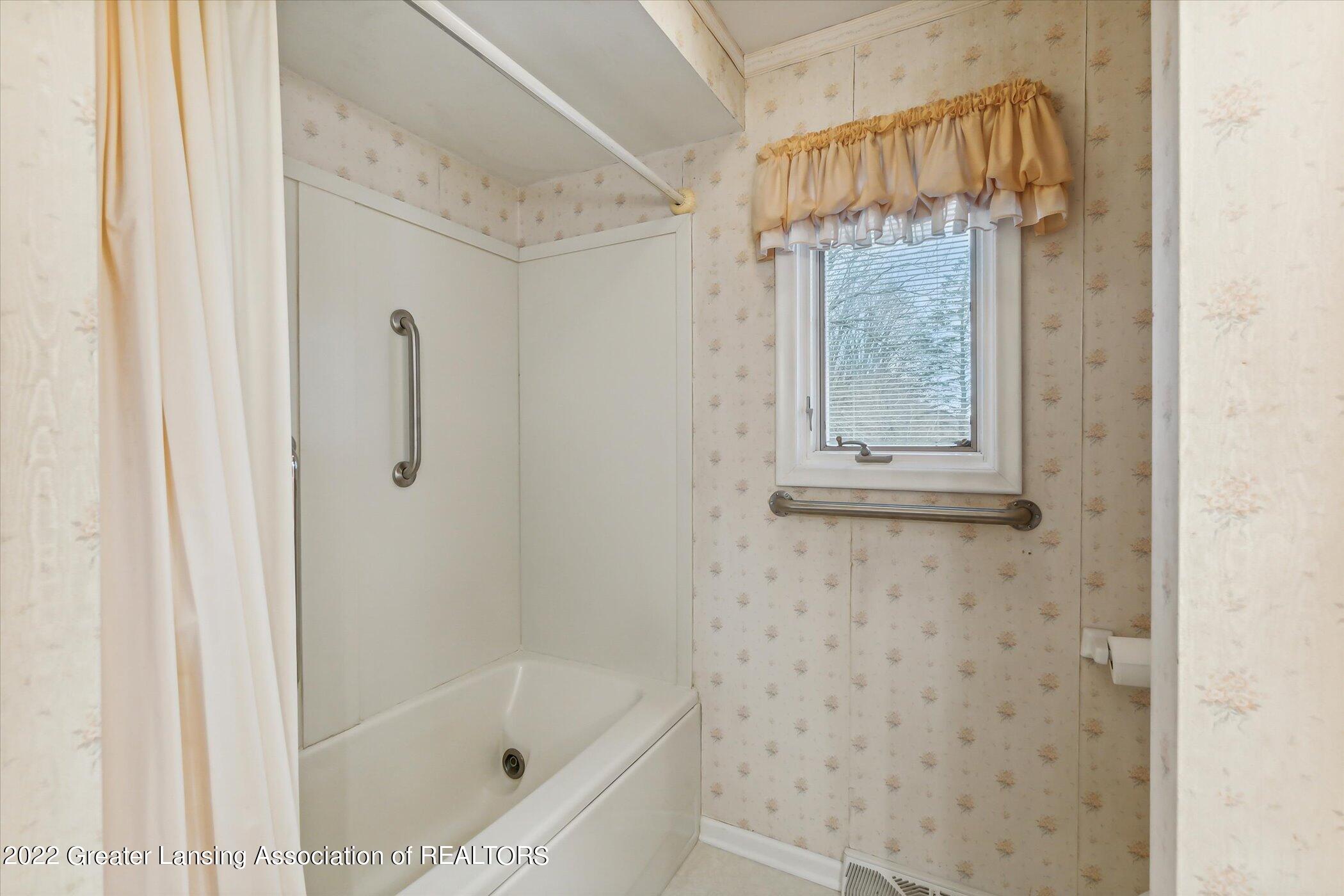 2729 West Clark Road Lansing, MI 48906 - Photo 19 of 43 23-2729-W-Clark-Rd-Lansing-MI-48906-Wind