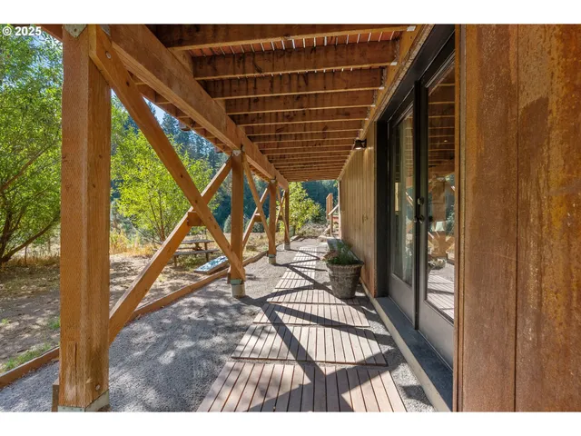 $765,000 | 183 Condit Drive, White Salmon, WA 98672