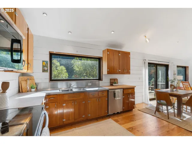 $765,000 | 183 Condit Drive, White Salmon, WA 98672