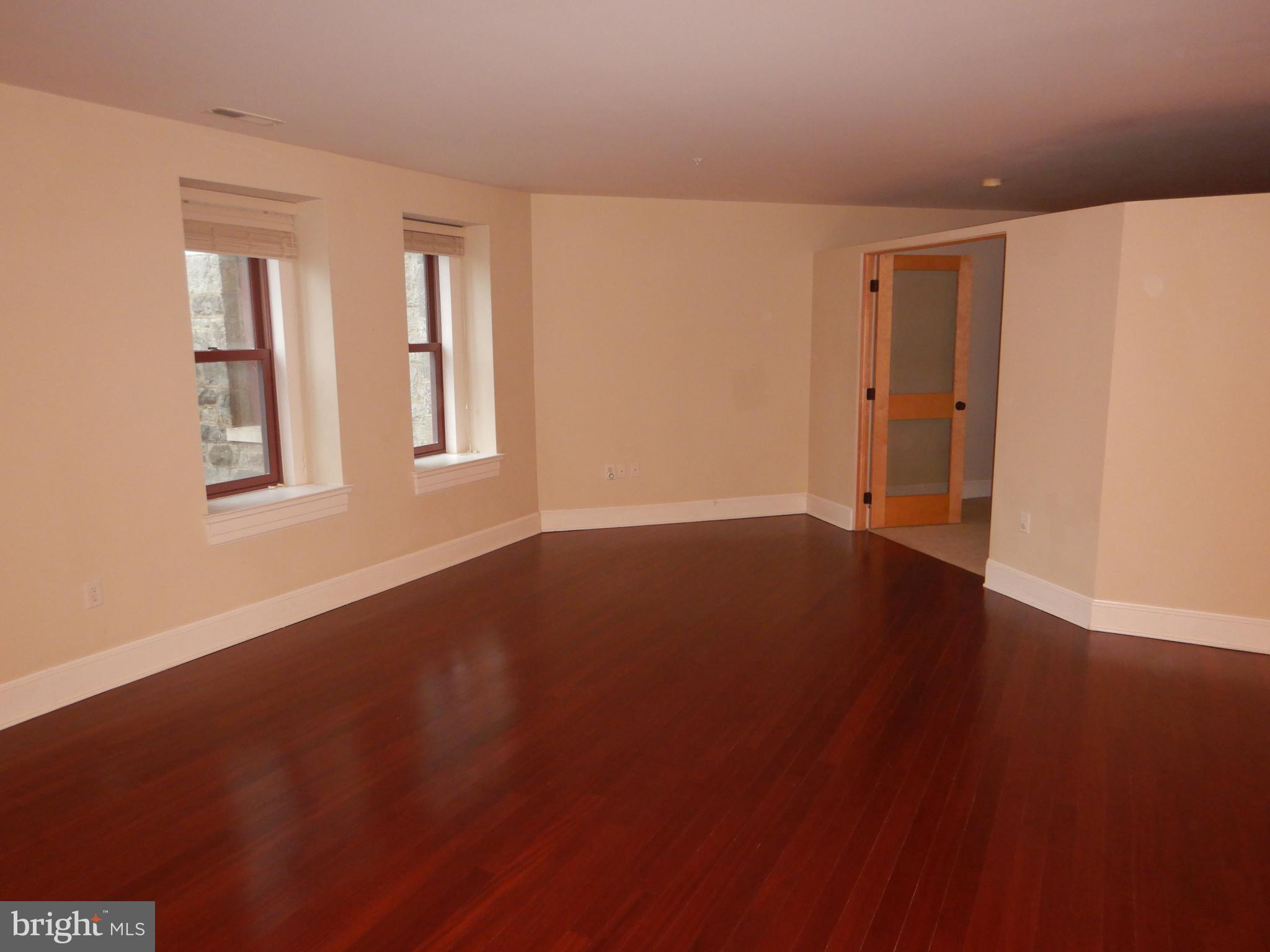 9610 Dewitt Drive, Unit B105 Silver Spring, MD 20910 - Photo 8 of 10 Living Area