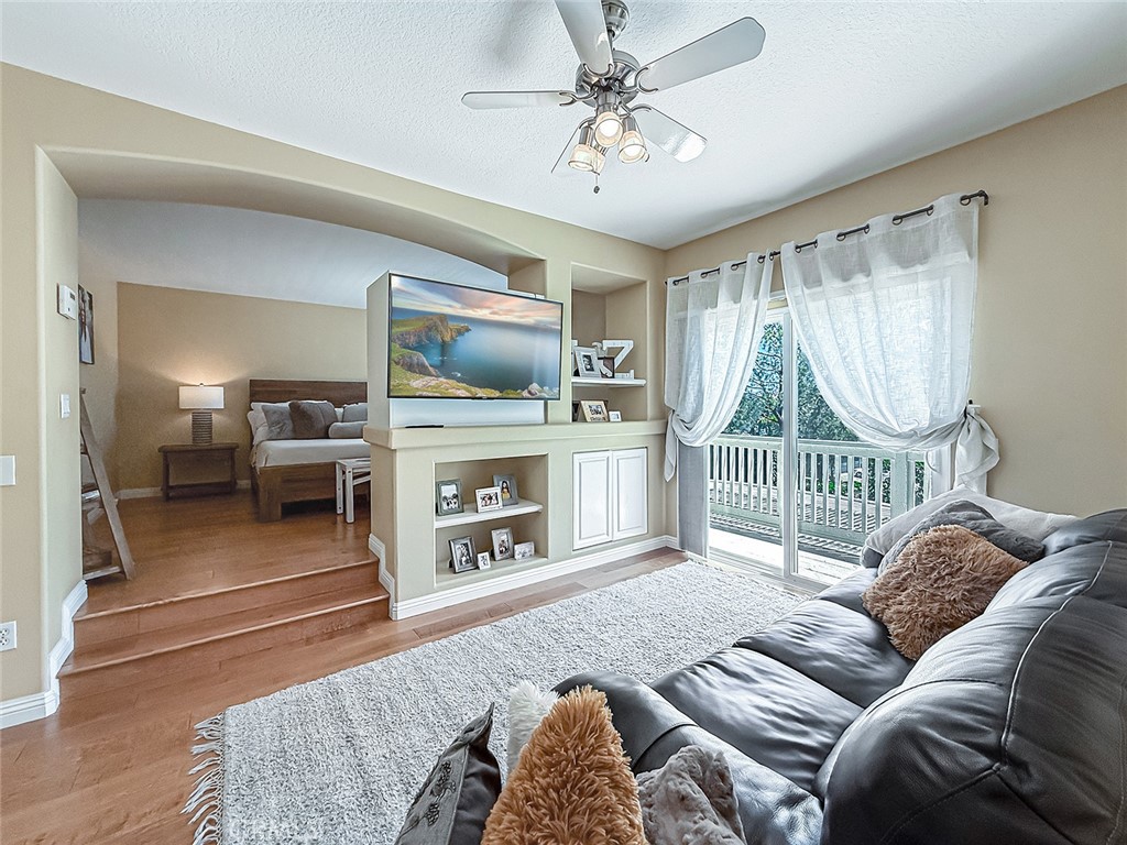 128 Laurel Ridge Drive Simi Valley, CA 93065 - Photo 13 of 37 Primary Bedroom sitting area