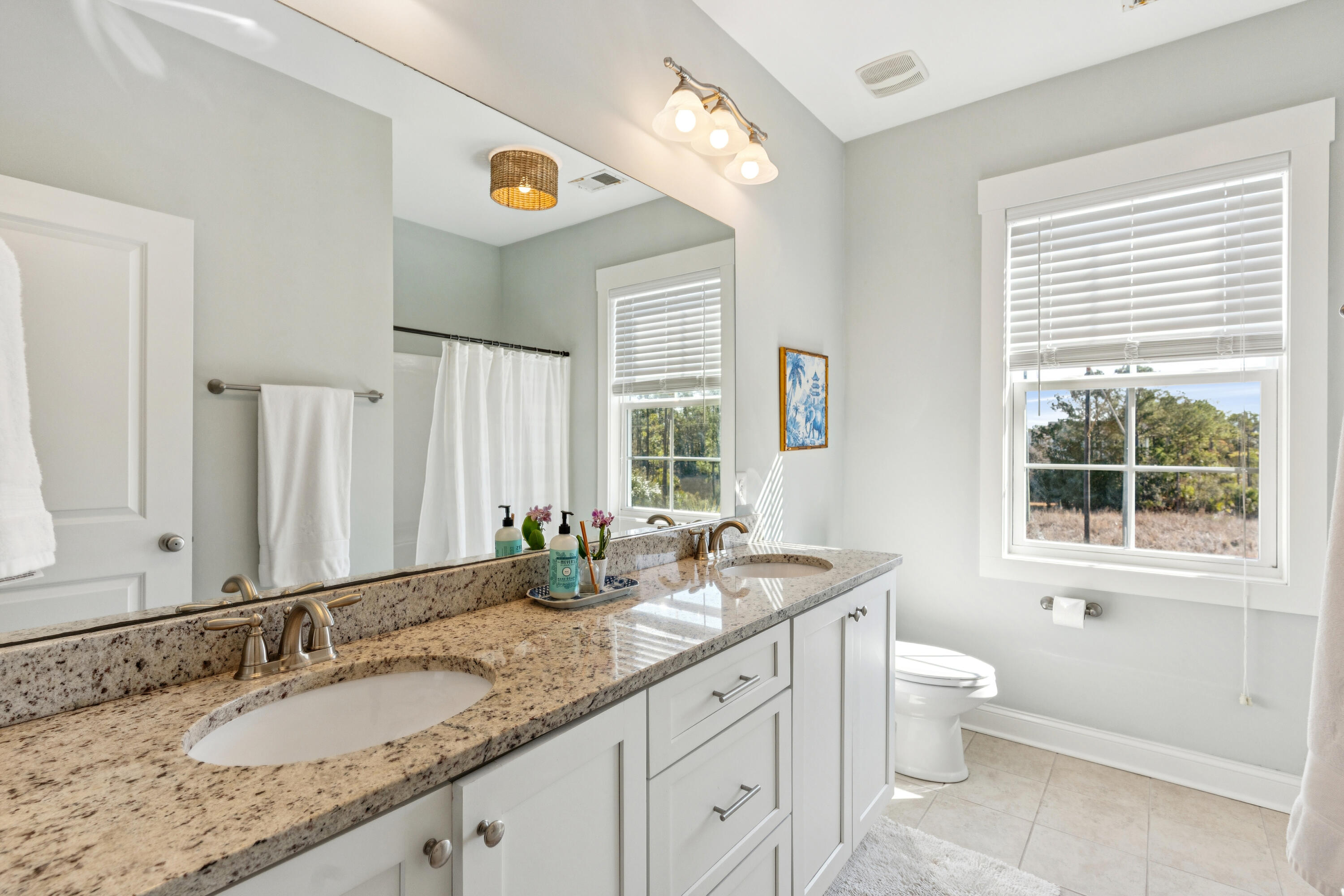 1851 Delacourt Avenue Mount Pleasant, SC 29466 - Photo 22 of 35 1851DelacourtAve-KeenEyeMarketing-041