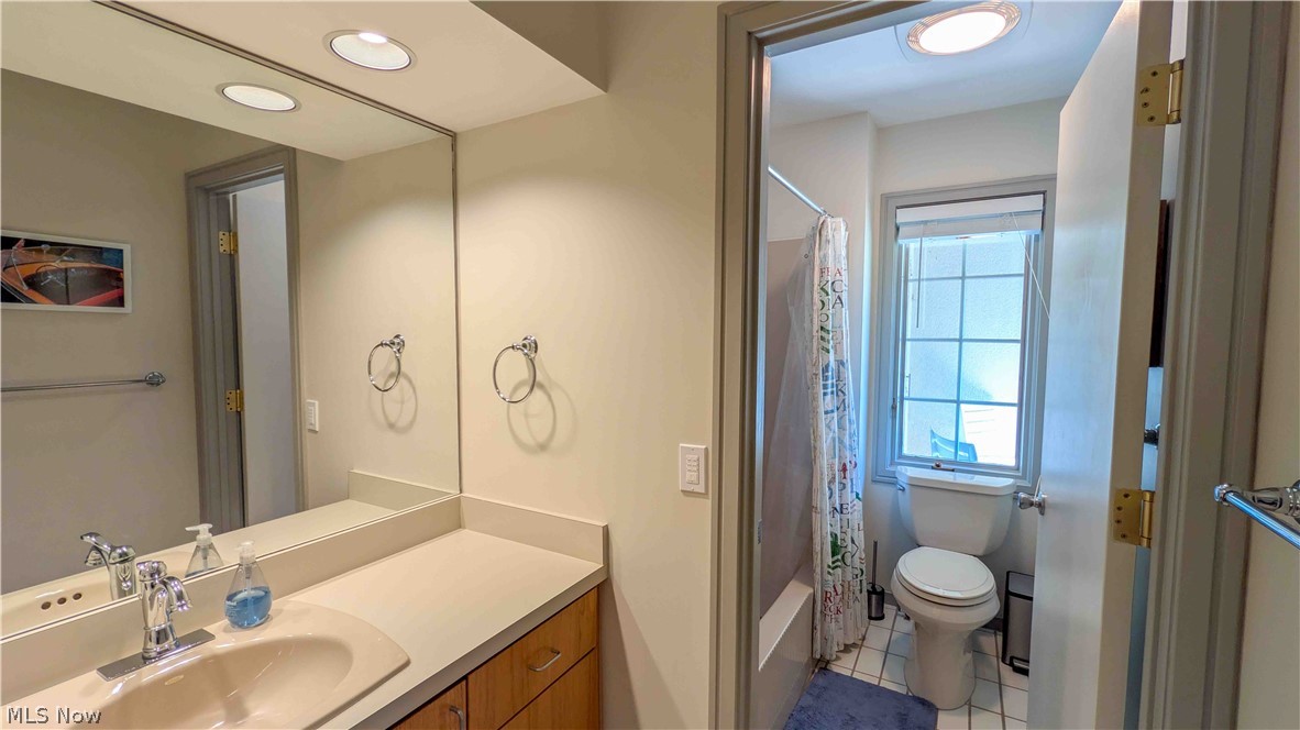 4475 Marin Harbor Road, Unit D Port Clinton, OH 43452 - Photo 15 of 32