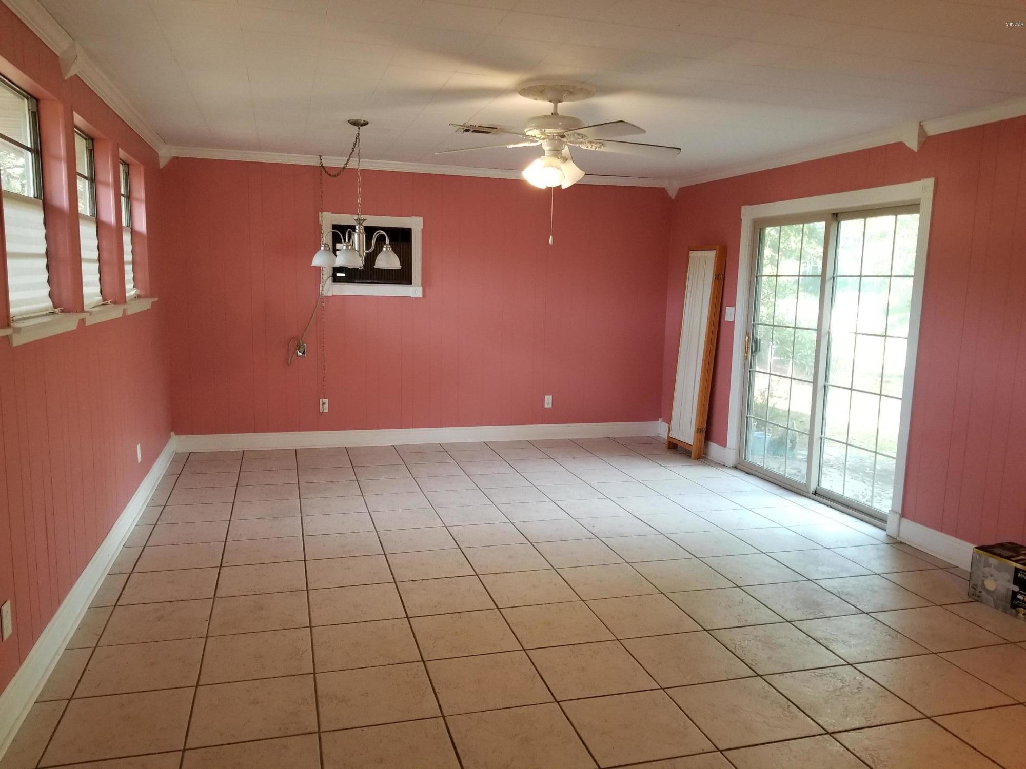 2104 Millswood Road Picayune, MS 39466 - Photo 11 of 39 Sunroom/Family Room/Play Area