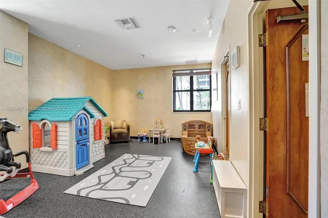 $2,099,000 | 5757 Collins Avenue, Unit 1605, Miami Beach, FL 33140