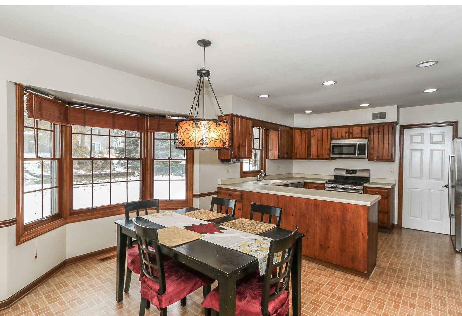 2856 Sun Valley Road Lisle, IL 60532 - Photo 13 of 32