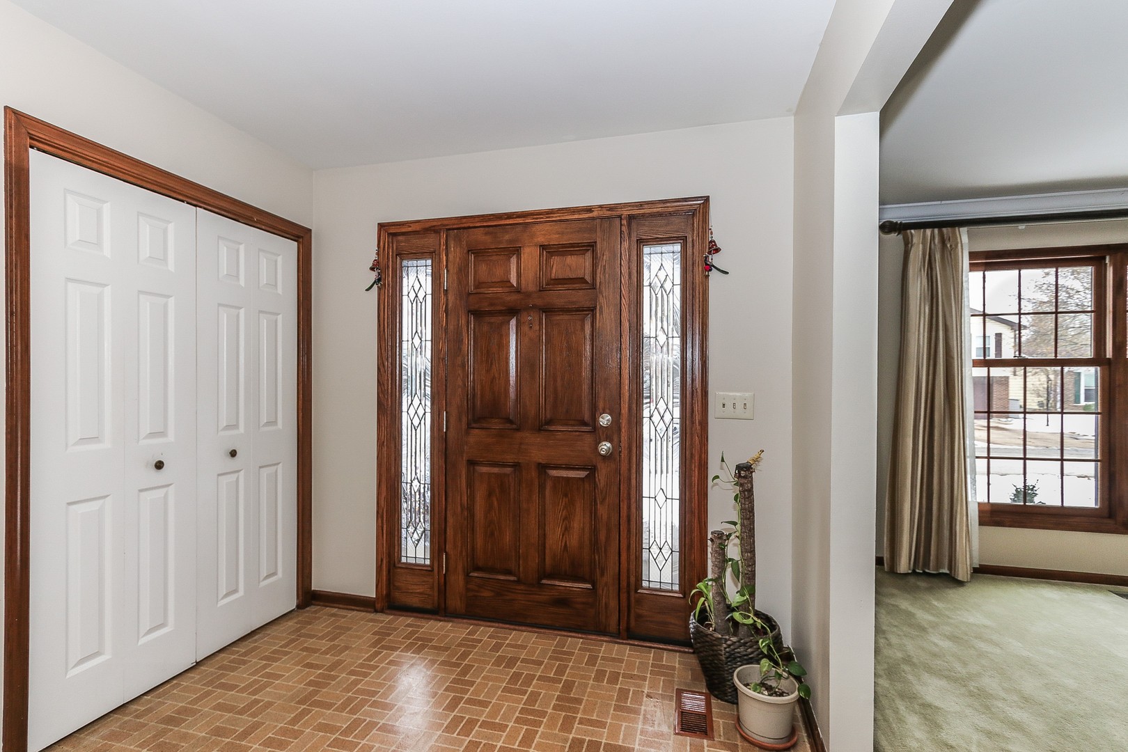 2856 Sun Valley Road Lisle, IL 60532 - Photo 3 of 32