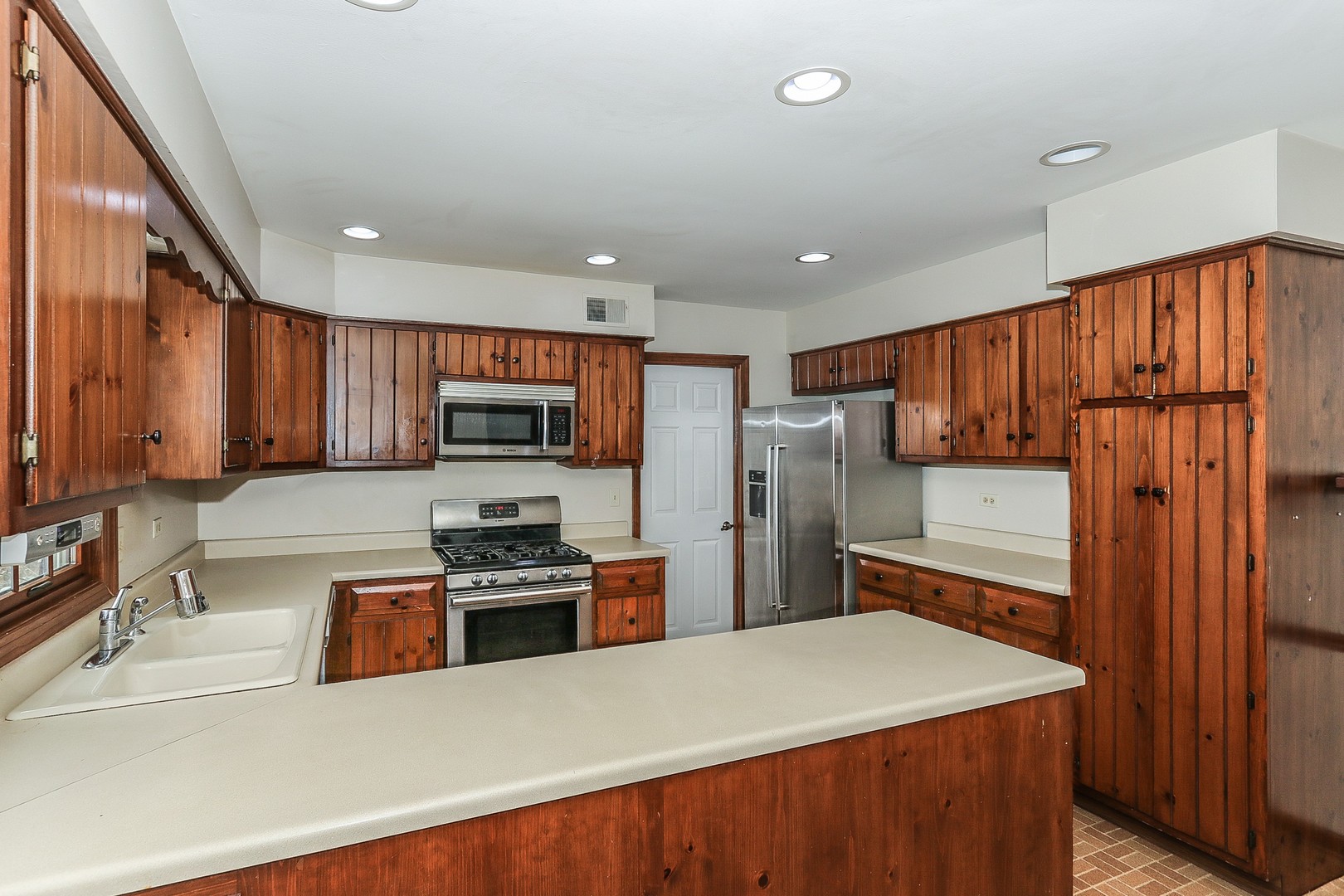 2856 Sun Valley Road Lisle, IL 60532 - Photo 9 of 32