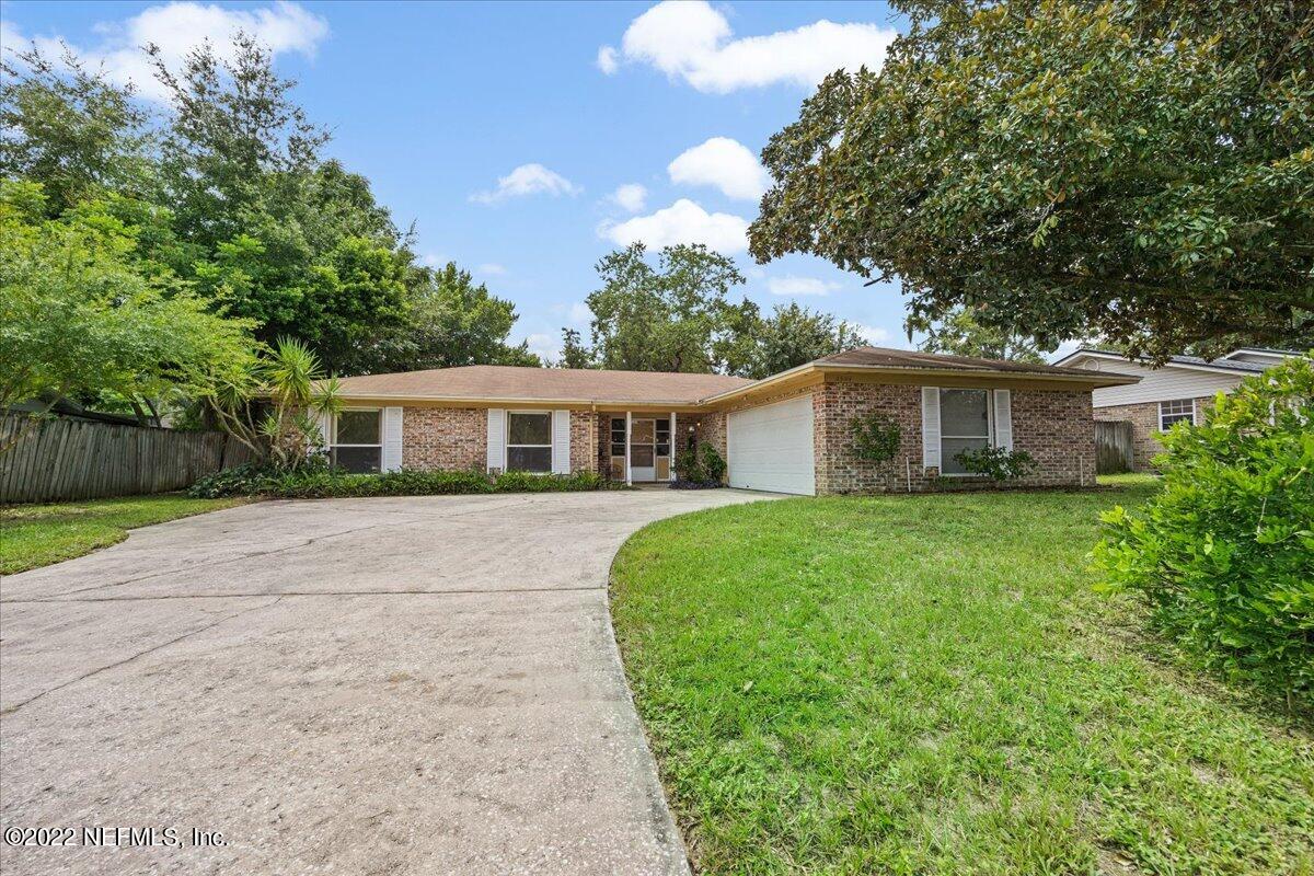 5504 Weaver Road Orange Park, FL 32073 - Photo 1 of 15 a front view of house with a garden
