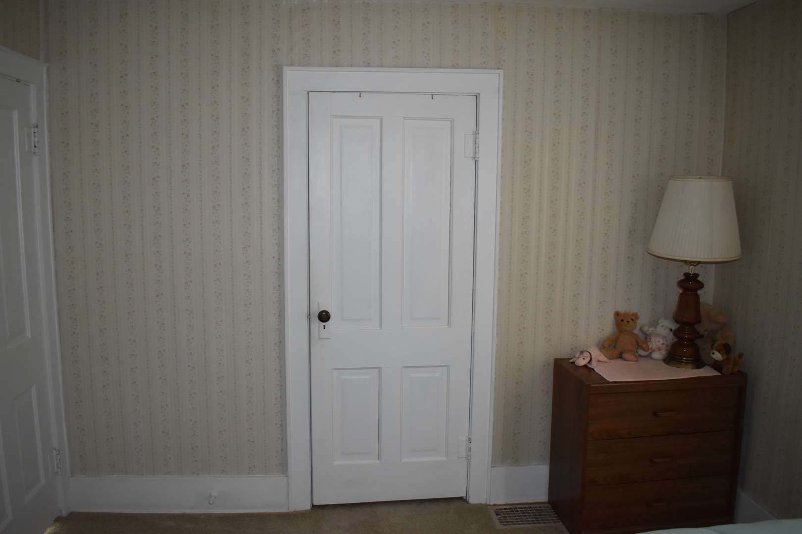 9898 East 1200 N Road Chenoa, IL 61726 - Photo 11 of 50 a room that has a dresser in it and a mirror