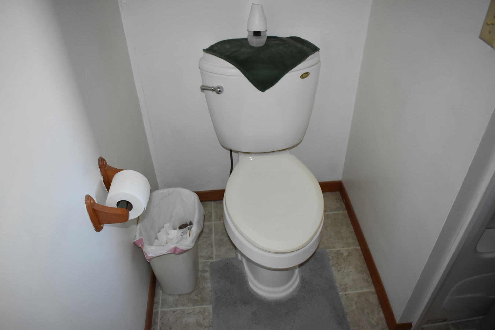 9898 East 1200 N Road Chenoa, IL 61726 - Photo 18 of 50 a close view of a toilet in a bathroom