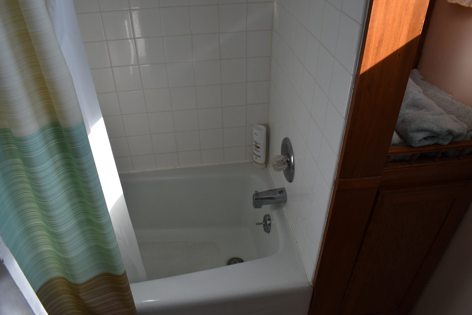 9898 East 1200 N Road Chenoa, IL 61726 - Photo 20 of 50 a bathroom with a bathtub