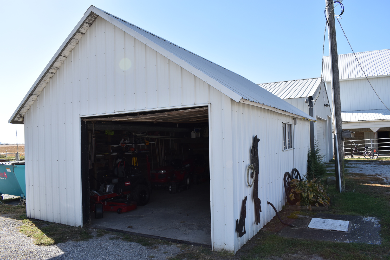 9898 East 1200 N Road Chenoa, IL 61726 - Photo 23 of 50 a front view of a house with garden