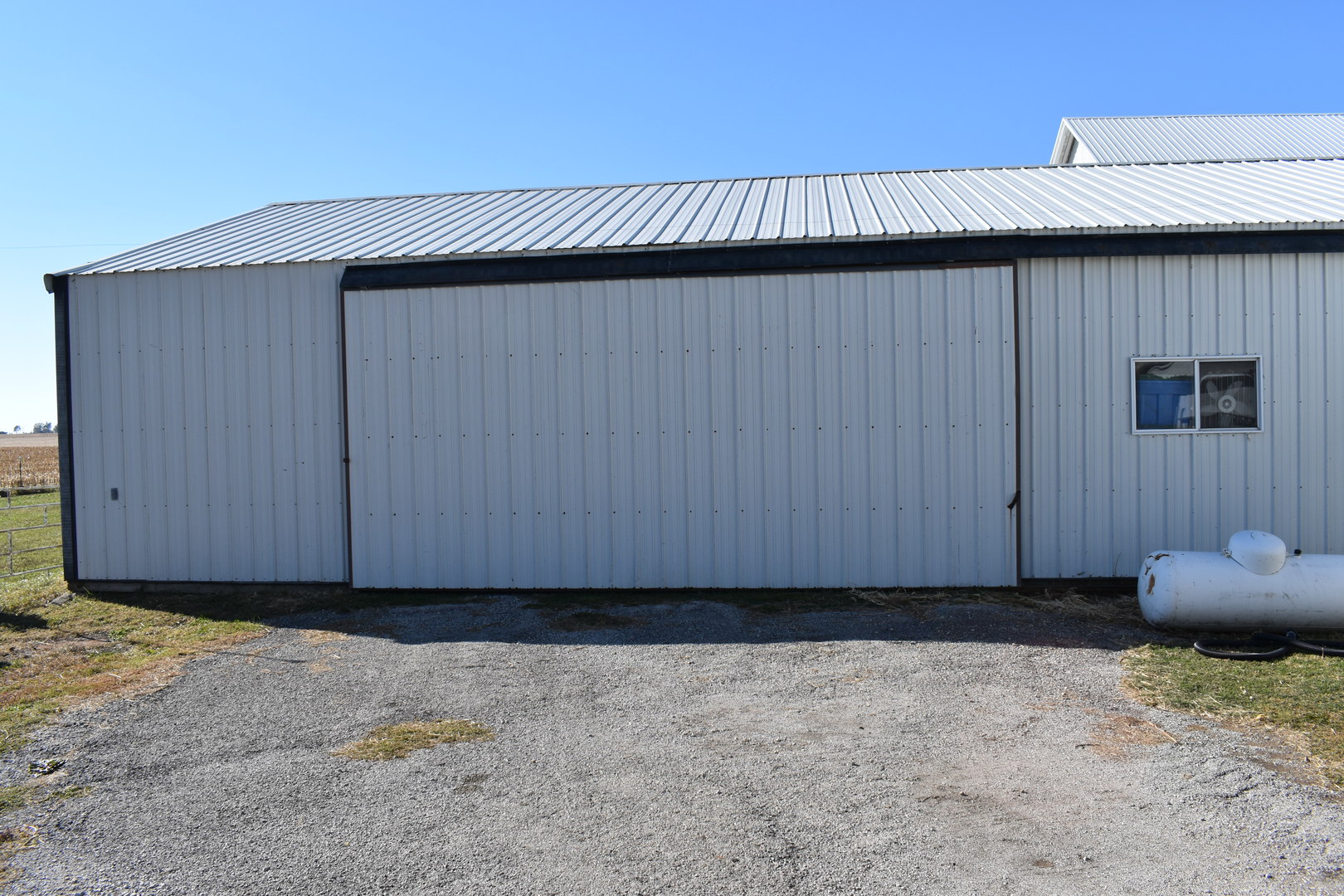 9898 East 1200 N Road Chenoa, IL 61726 - Photo 41 of 50 a view of a garage