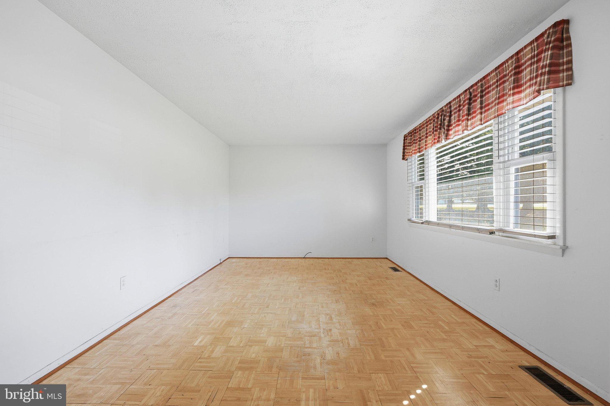 608 Oak Tree Road Westminster, MD 21157 - Photo 25 of 54 living room