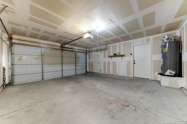 $1,595 | 7927 Horse Hollow, San Antonio, TX 78244