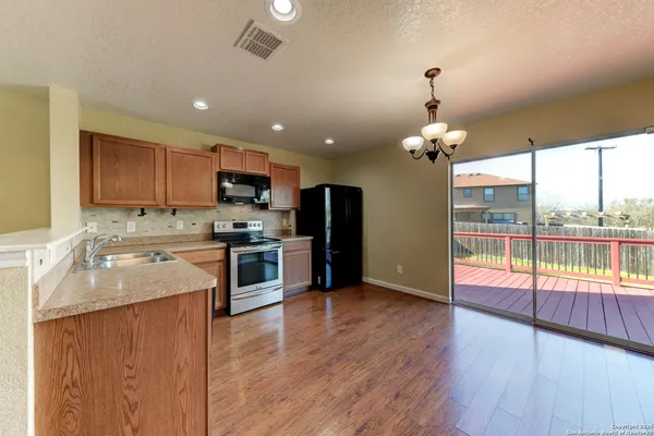 $1,595 | 7927 Horse Hollow, San Antonio, TX 78244