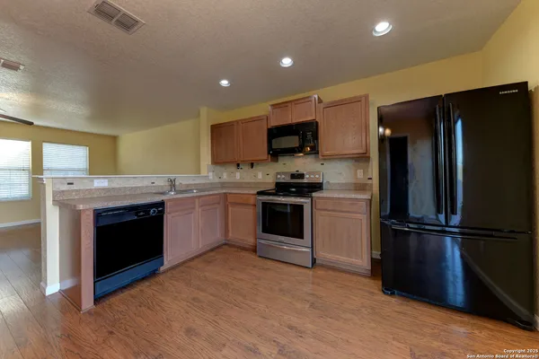 $1,595 | 7927 Horse Hollow, San Antonio, TX 78244