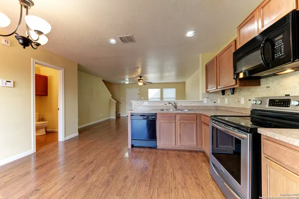 $1,595 | 7927 Horse Hollow, San Antonio, TX 78244