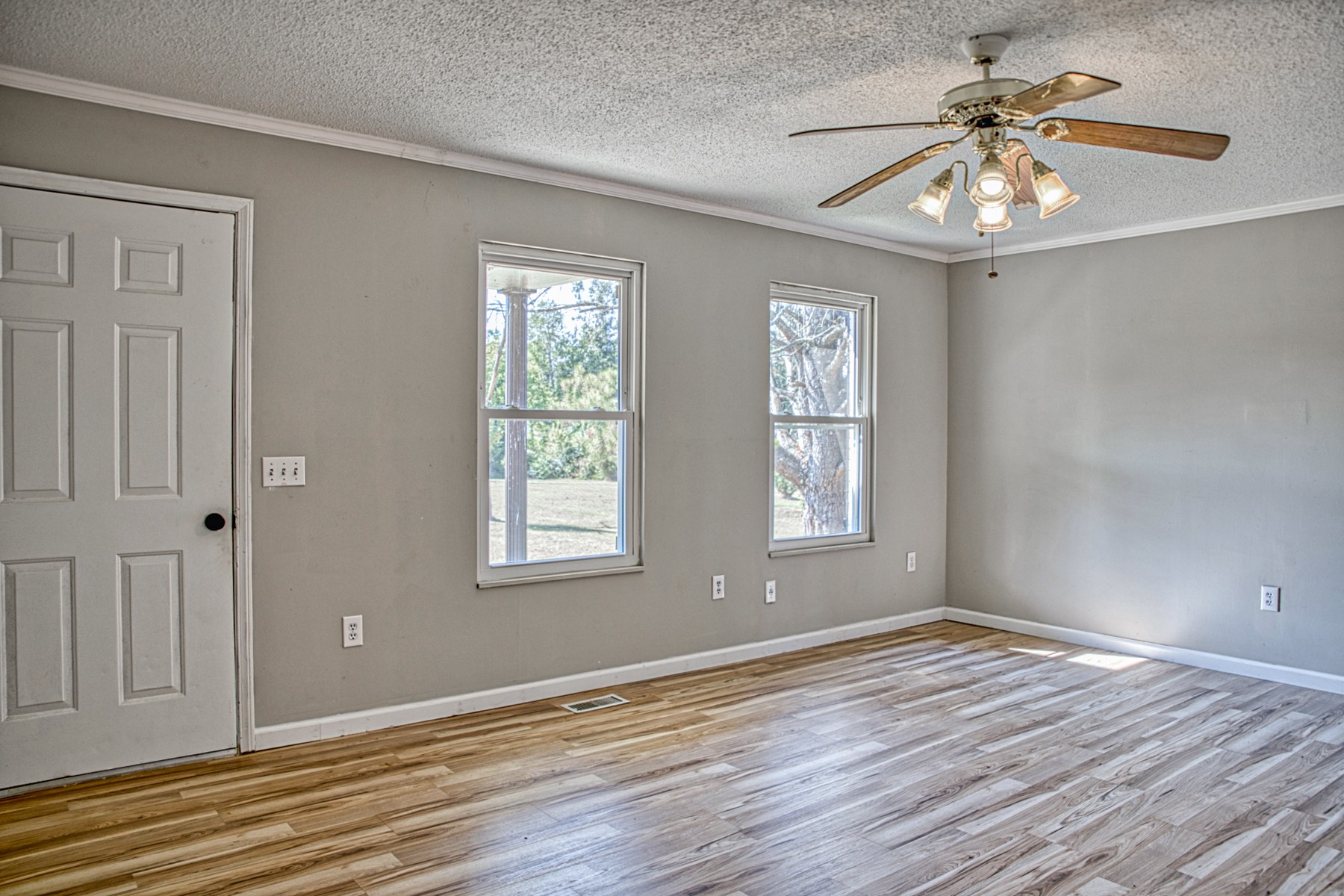 4047 Crawford Road Silver Point, TN 38582 - Photo 4 of 23 Gallery Image 4