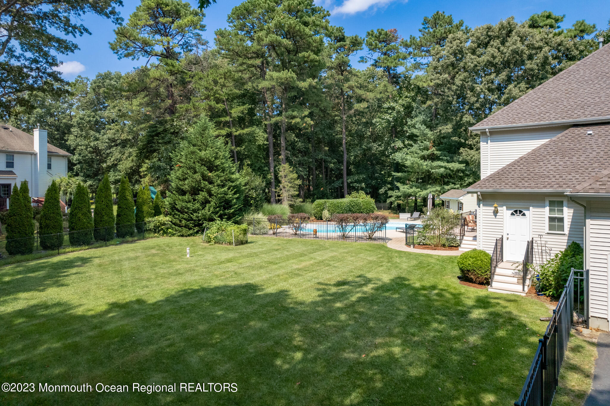 68 Erin Drive Jackson, NJ 08527 - Photo 35 of 40 a backyard of a house with table and chairs