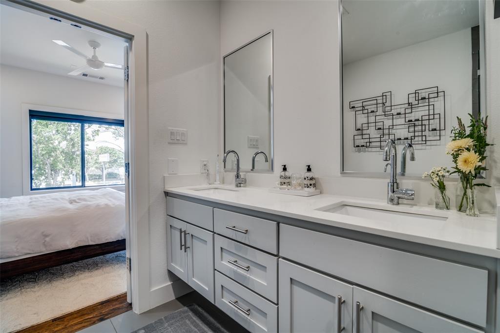 5602 Lindell Avenue, Unit B Dallas, TX 75206 - Photo 19 of 29 a en suite bathroom with a double vanity sink and a mirror