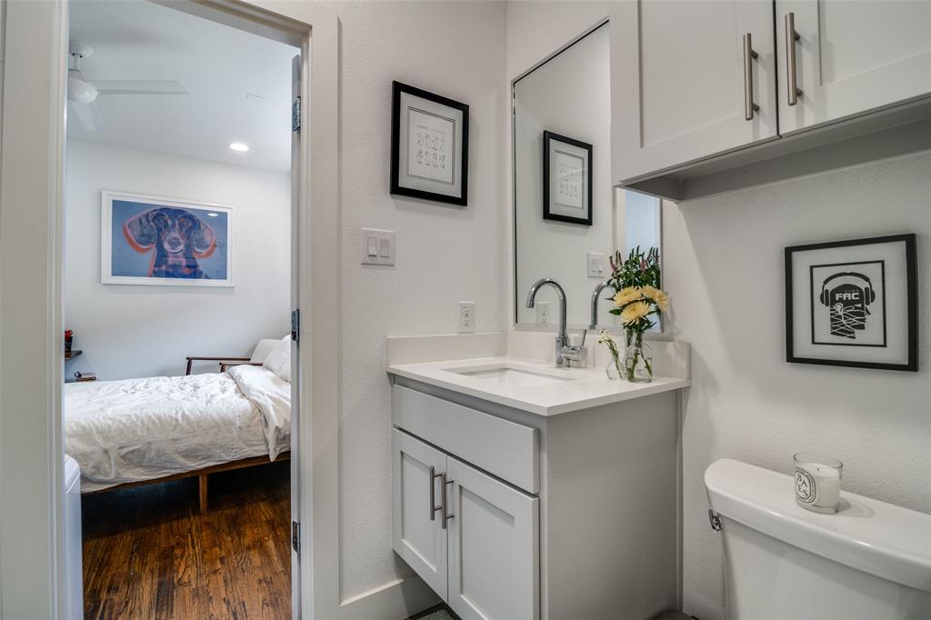 5602 Lindell Avenue, Unit B Dallas, TX 75206 - Photo 24 of 29 a en suite bathroom with a sink and a mirror
