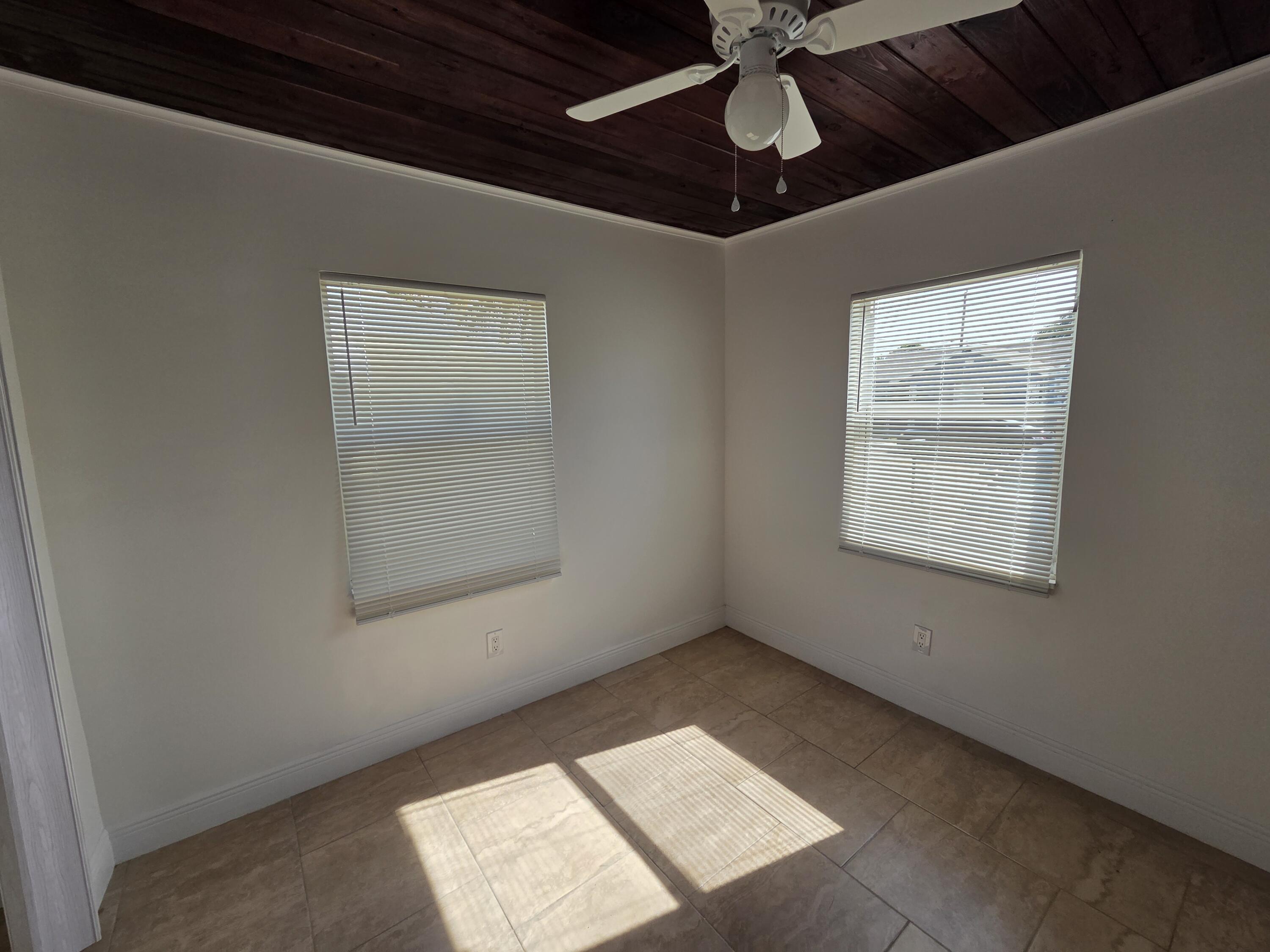 908 West 5th Street Riviera Beach, FL 33404 - Photo 25 of 40 20251128_125902