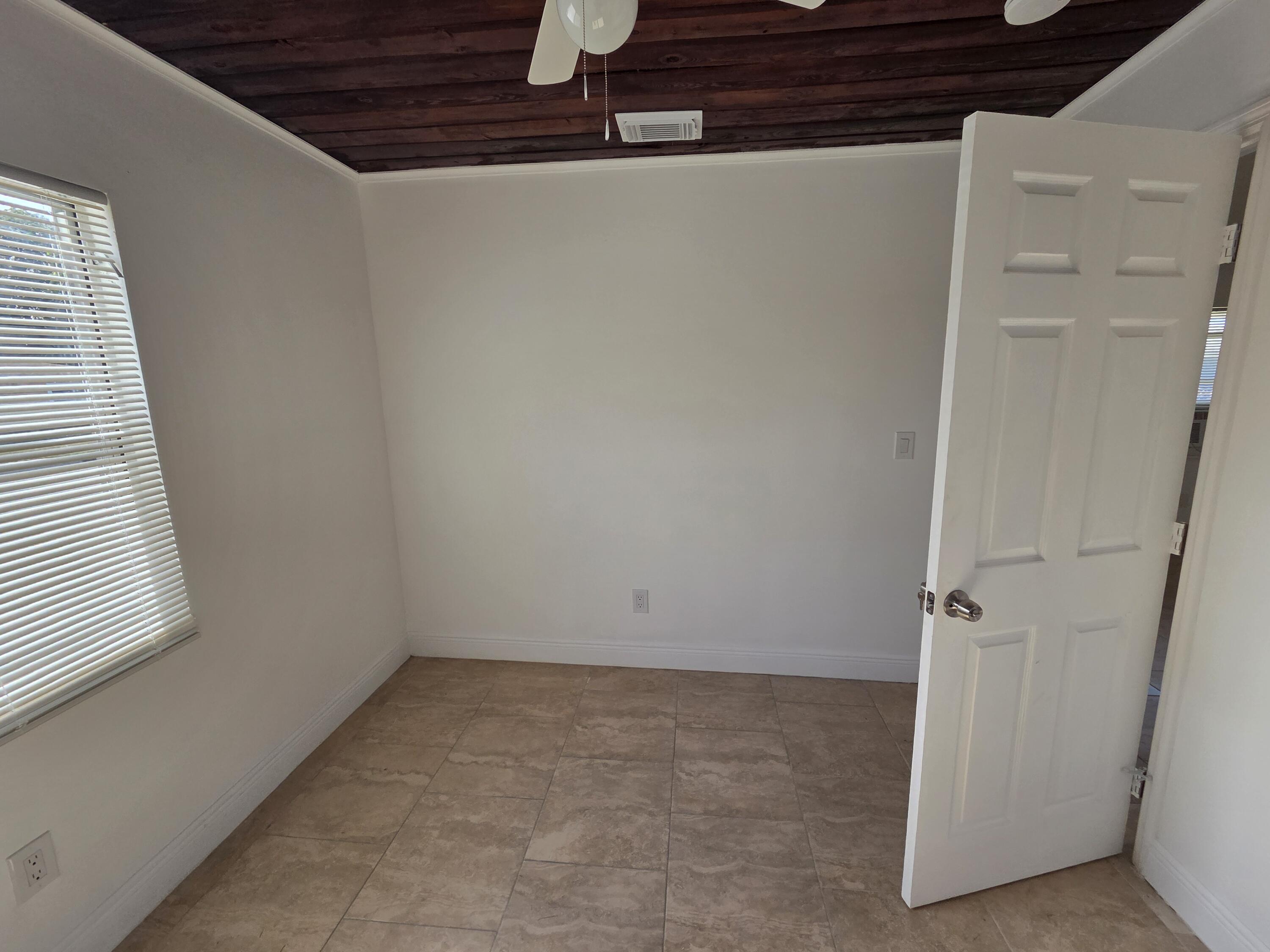 908 West 5th Street Riviera Beach, FL 33404 - Photo 27 of 40 20251128_125924(0)