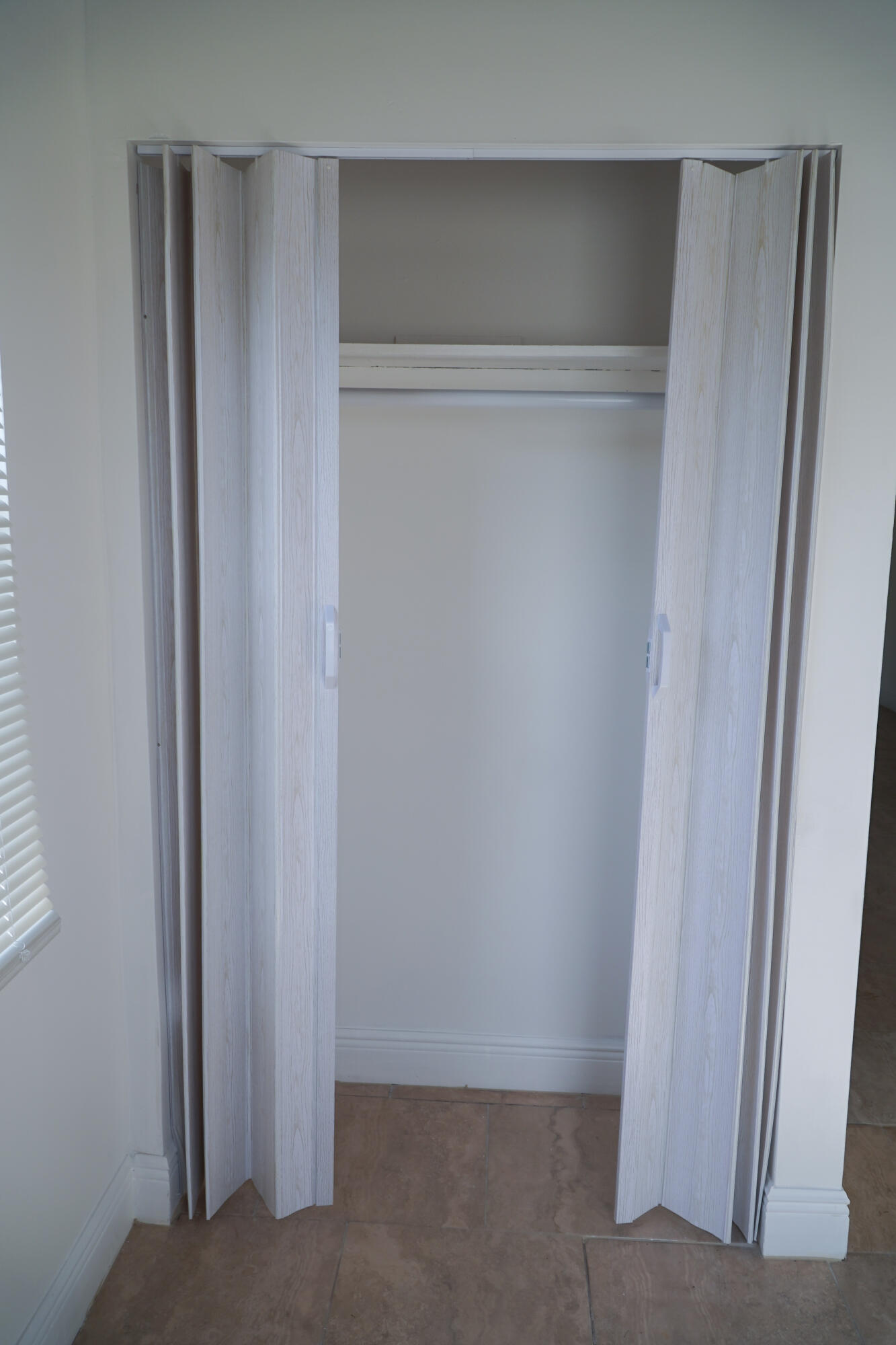 908 West 5th Street Riviera Beach, FL 33404 - Photo 39 of 40 CLOSET VIEW