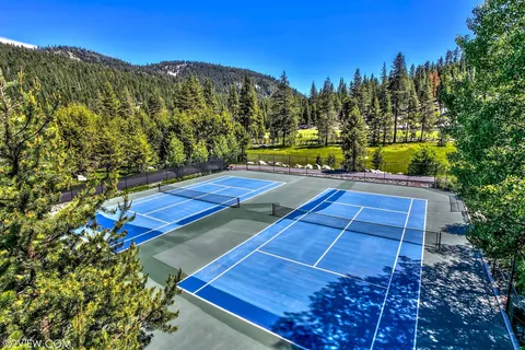 a view of utility room