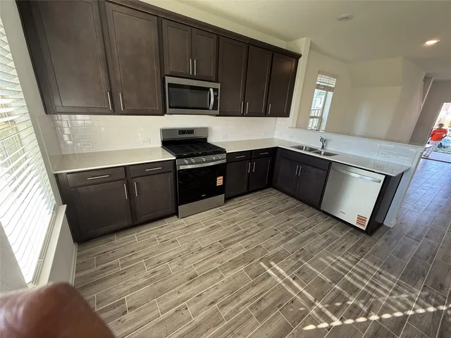 a view of empty room with window