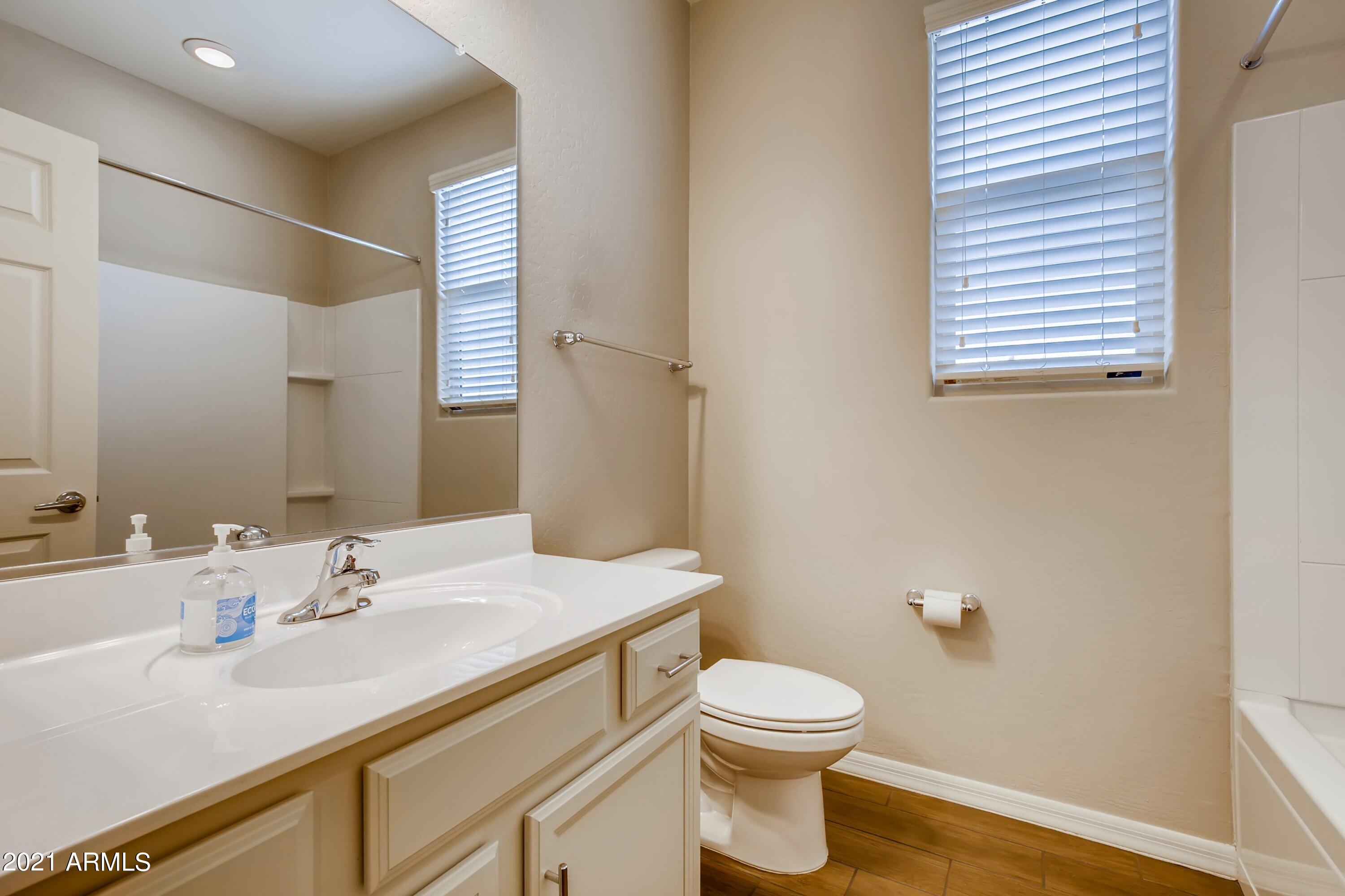 17735 West Sandy Road Goodyear, AZ 85338 - Photo 15 of 25 34 Bathroom
