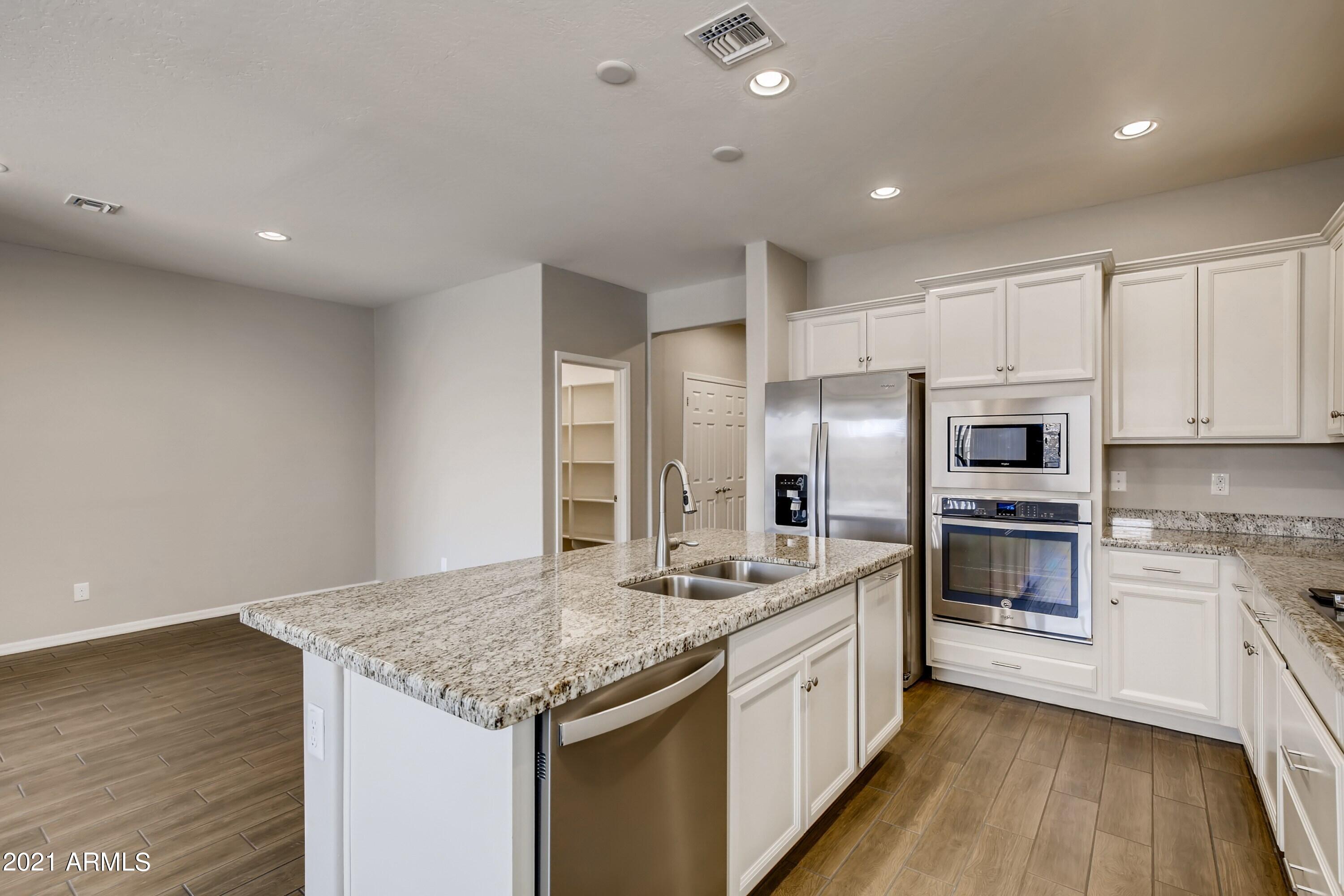 17735 West Sandy Road Goodyear, AZ 85338 - Photo 3 of 25 22 Kitchen
