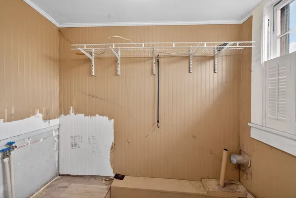 a view of a yard in front of house