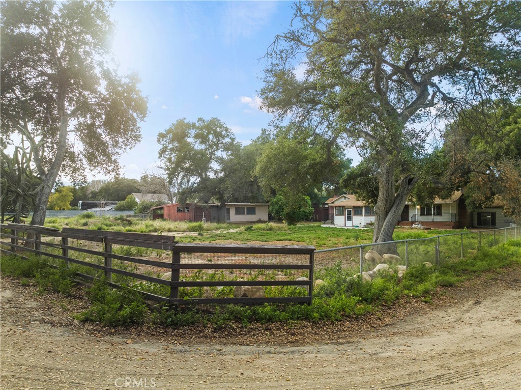 24811 Meadview Avenue Newhall, CA 91321 - Photo 16 of 73