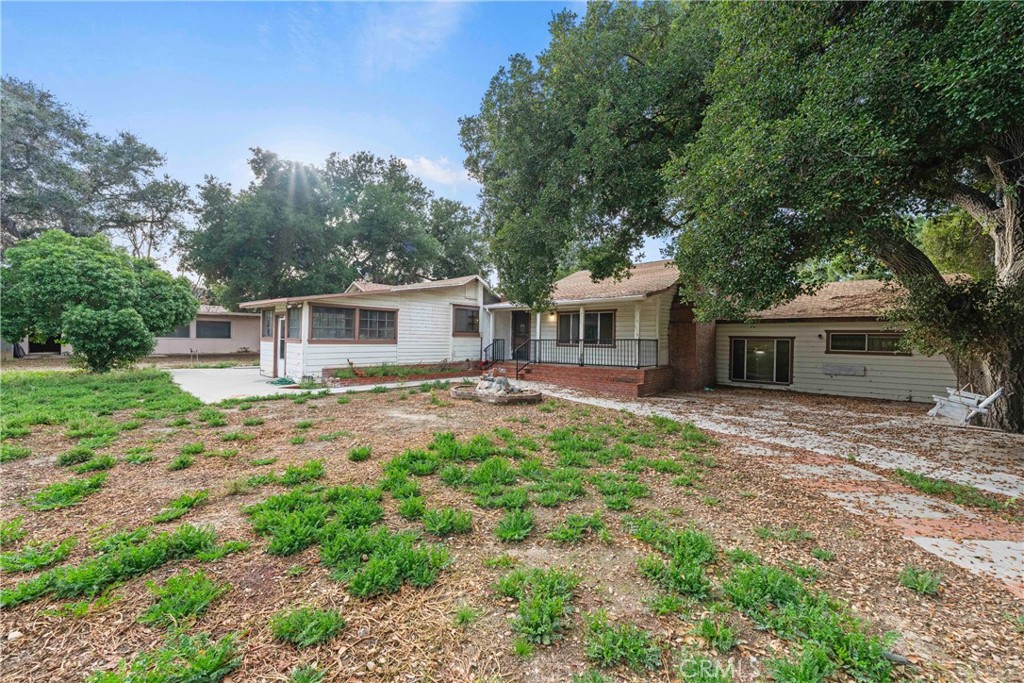 24811 Meadview Avenue Newhall, CA 91321 - Photo 19 of 73 a front view of house with yard and green space
