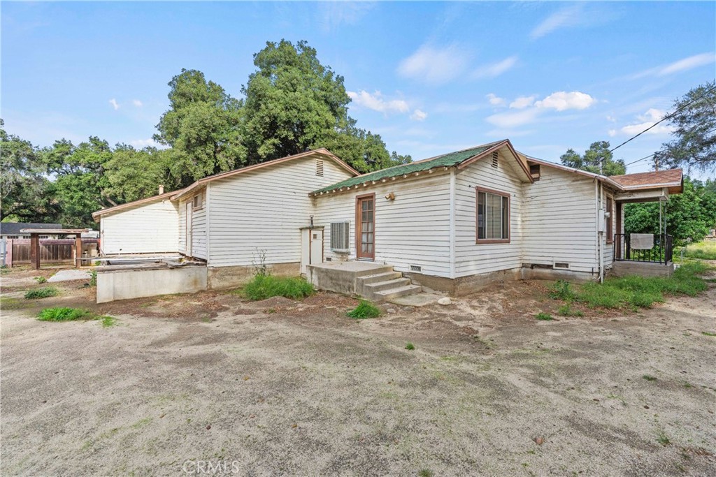 24811 Meadview Avenue Newhall, CA 91321 - Photo 22 of 73 a view of a backyard with plants and a large tree