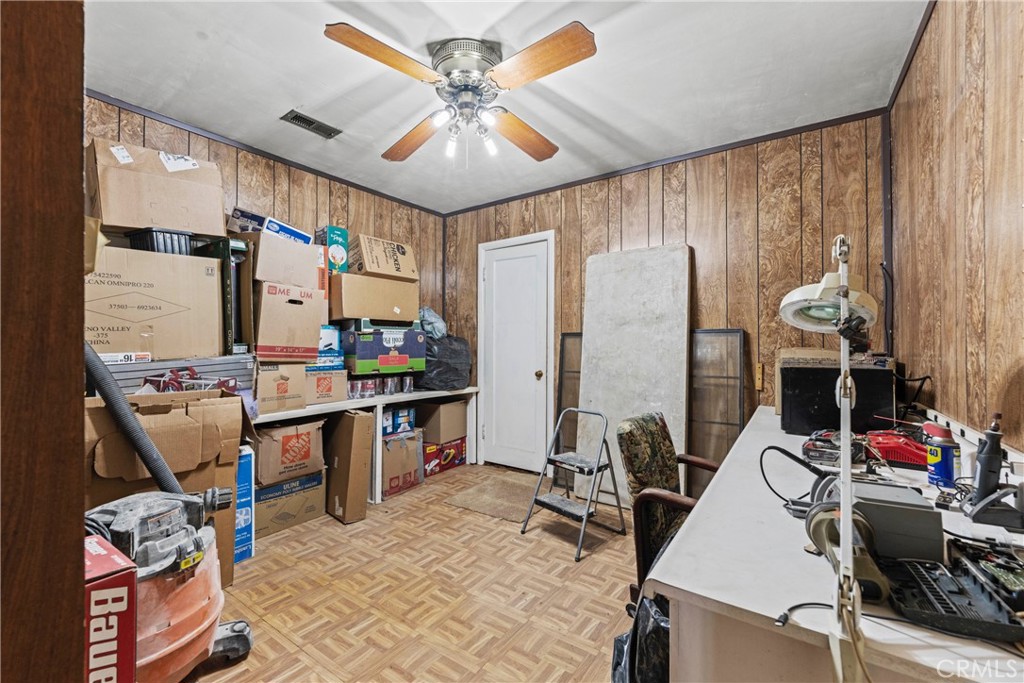 24811 Meadview Avenue Newhall, CA 91321 - Photo 33 of 73