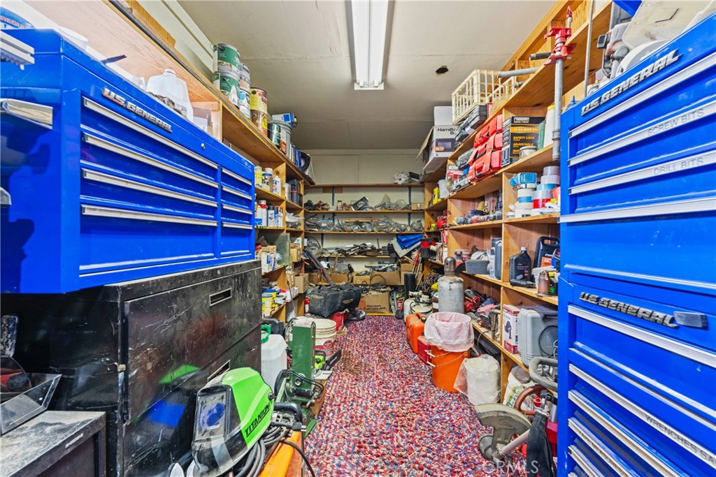 24811 Meadview Avenue Newhall, CA 91321 - Photo 43 of 73