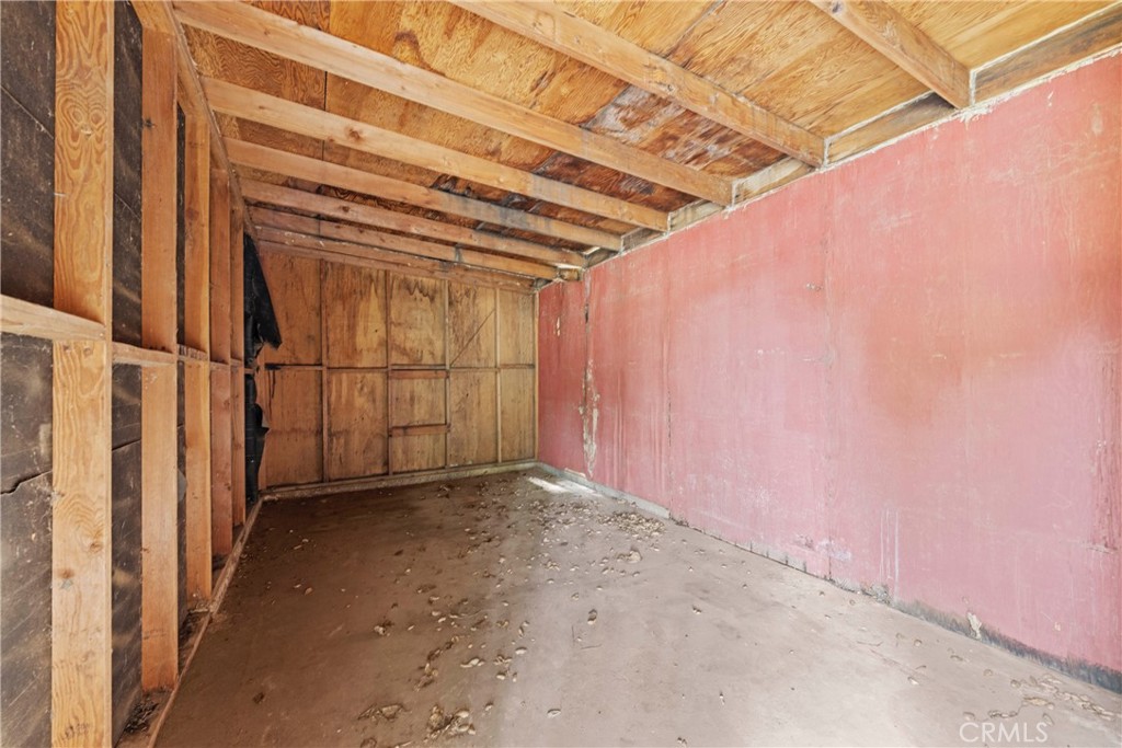24811 Meadview Avenue Newhall, CA 91321 - Photo 48 of 73 a view of a garage