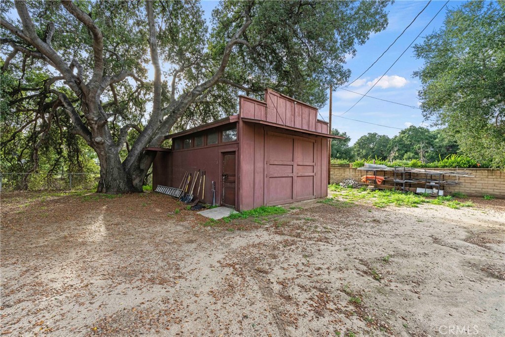 24811 Meadview Avenue Newhall, CA 91321 - Photo 53 of 73