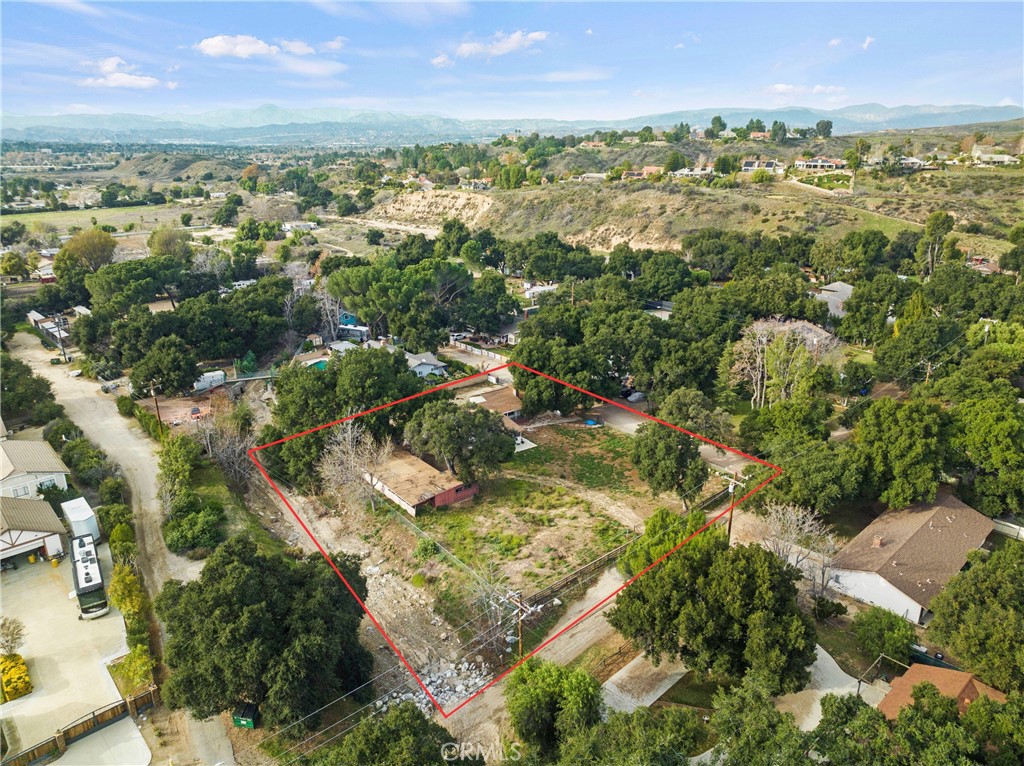 24811 Meadview Avenue Newhall, CA 91321 - Photo 68 of 73 an aerial view of residential houses with outdoor space and trees